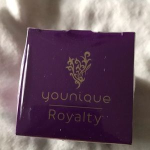 Younique Royalty Uplift Beauty Serum